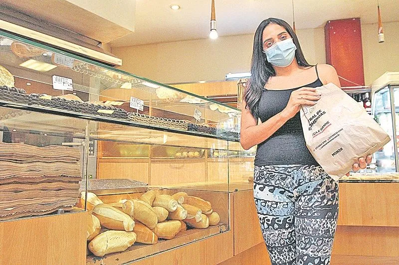 Imagem ilustrativa da imagem Dólar dispara e pãozinho já custa mais de R$ 1