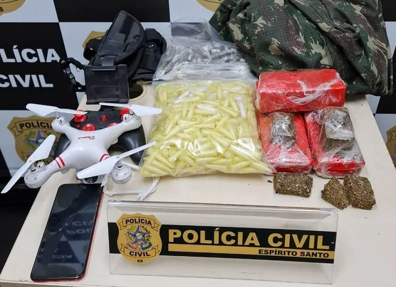 Imagem ilustrativa da imagem Drogas e drone com câmera são apreendidos em esconderijo em Vila Velha