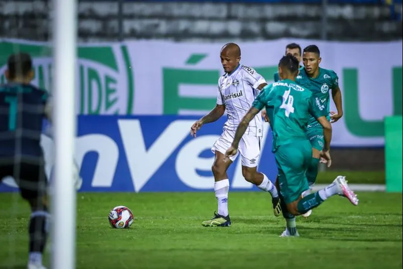 Imagem ilustrativa da imagem Grêmio perde a 1ª no Gauchão e deixa escapar chance de virar líder