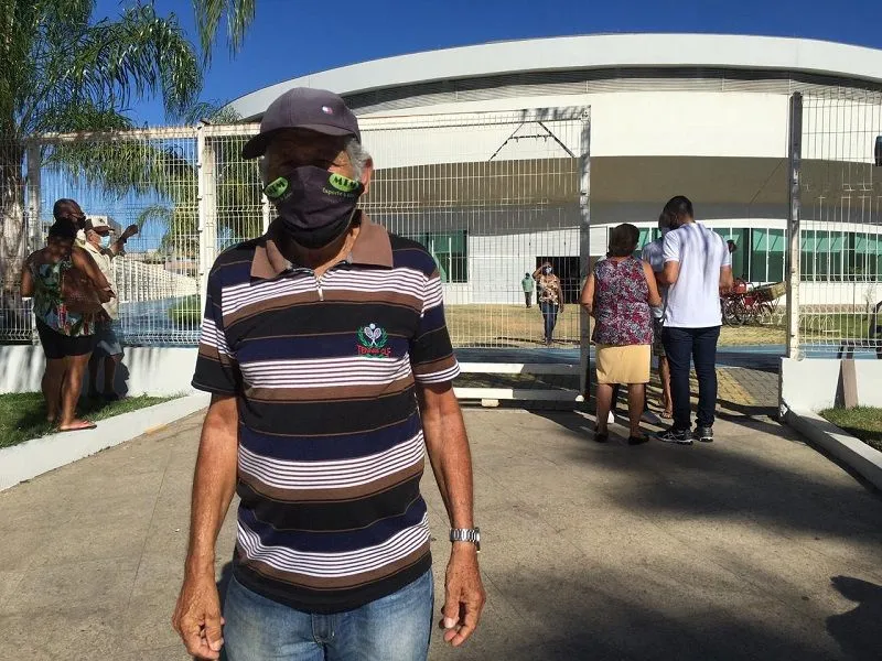 Imagem ilustrativa da imagem Aposentado de 77 anos enfrenta fila 3 vezes e não consegue vacina em Guarapari