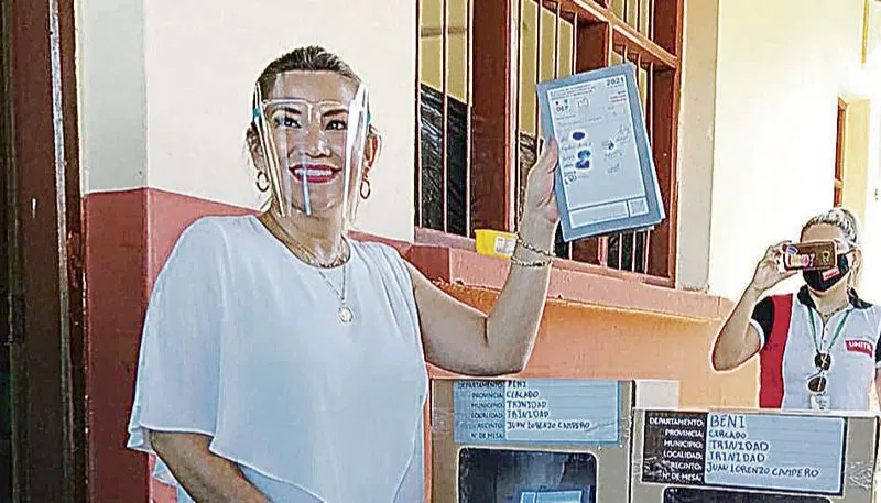 Imagem ilustrativa da imagem Ex-presidente da Bolívia, Jeanine Áñez, é presa sob acusação de terrorismo