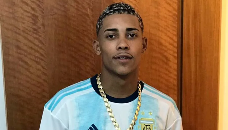 Imagem ilustrativa da imagem Polícia pede prisão de MC Poze do Rodo e outros 13 por bailes funk na pandemia