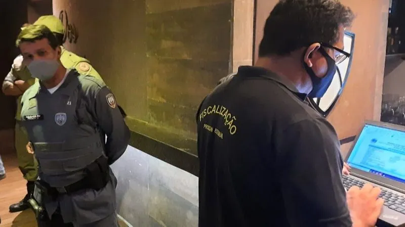 Imagem ilustrativa da imagem Bares e restaurantes recebem multas de R$ 68 mil por descumprimento de regras sanitárias