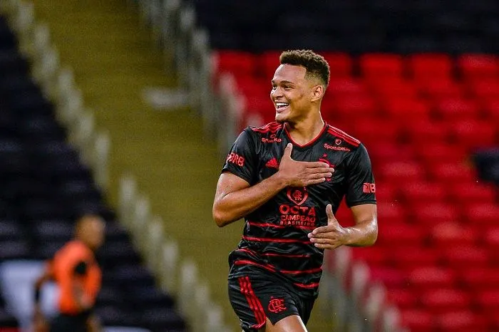Imagem ilustrativa da imagem Rodrigo Muniz marca duas vezes e garotada do Flamengo vence mais uma