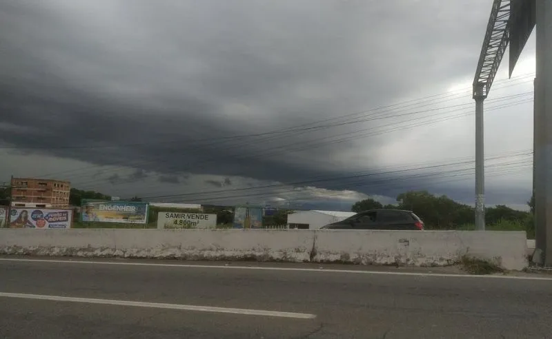 Imagem ilustrativa da imagem Estado tem alerta de chuva de granizo e 13 cidades com risco de deslizamento