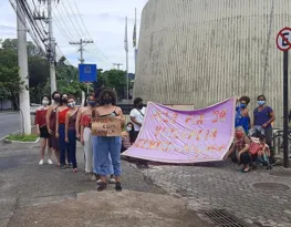 Imagem ilustrativa da imagem Mulheres fazem manifestação na porta da Câmara de Vitória