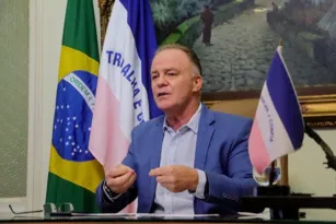 Imagem ilustrativa da imagem Chefes de Poderes alinhados