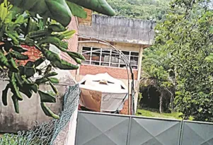 Imagem ilustrativa da imagem Veículos deixados ao relento