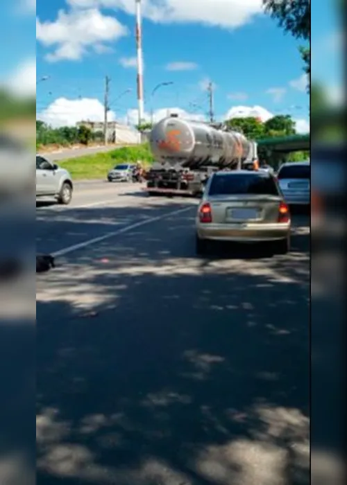 Imagem ilustrativa da imagem Caminhoneiro mata homem atropelado na BR-101 e foge sem prestar socorro