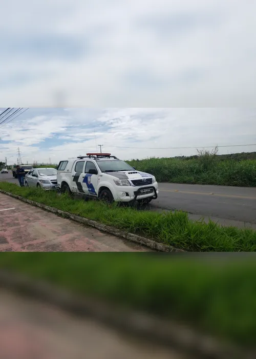 Imagem ilustrativa da imagem Bandido é morto após roubar carro de empresário e fazer arrastão na Serra
