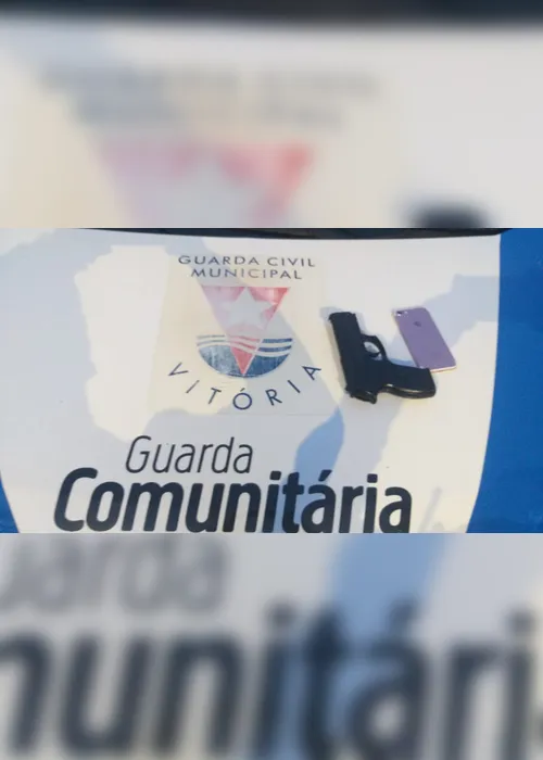Imagem ilustrativa da imagem Bandidos roubam carro e muro de casa é destruído durante fuga em Vitória