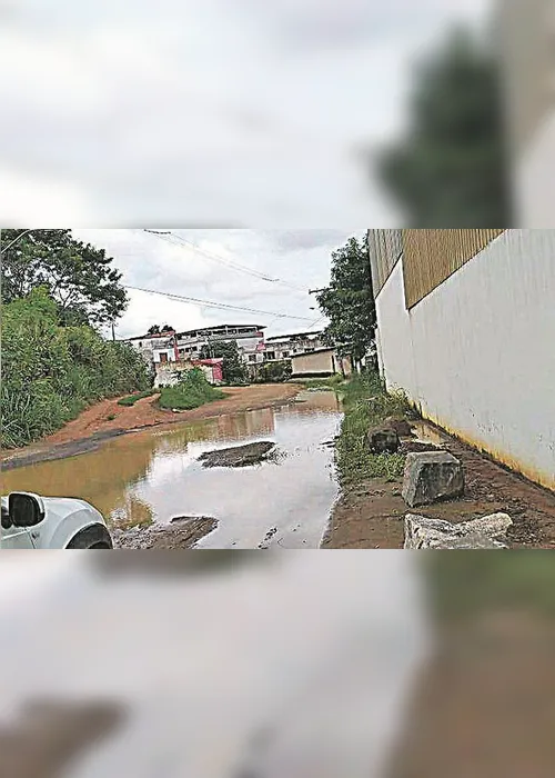 Imagem ilustrativa da imagem Rua alagada há quatro anos