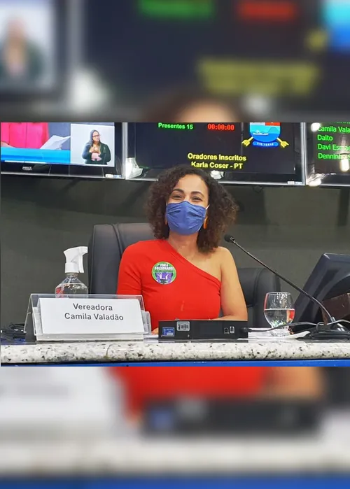 Imagem ilustrativa da imagem VÍDEO | No Dia da Mulher, vereador critica roupa de vereadora durante sessão