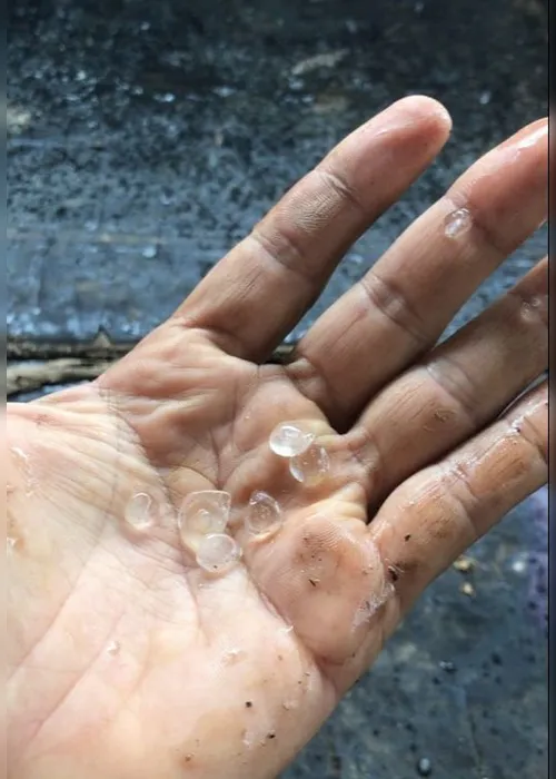 
          Imagem ilustrativa da imagem Moradores da Grande Vitória são surpreendidos com chuva de granizo
          