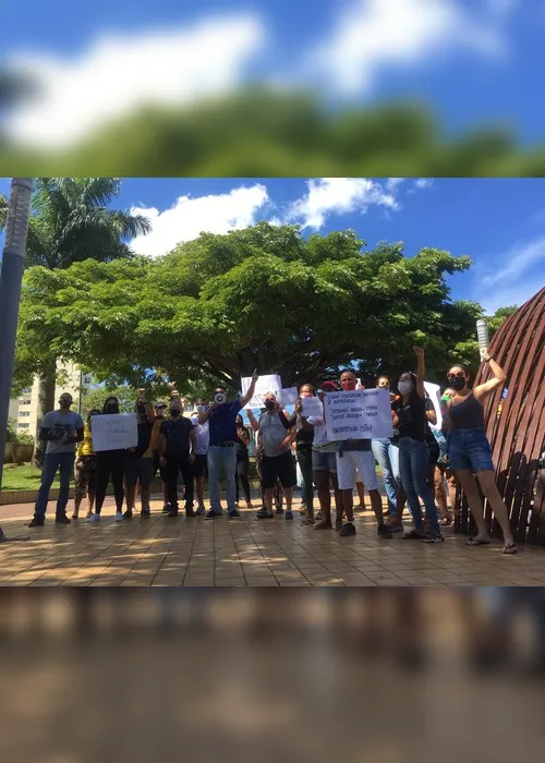 Imagem ilustrativa da imagem Empresários de Guarapari protestam e pedem abertura imediata do comércio