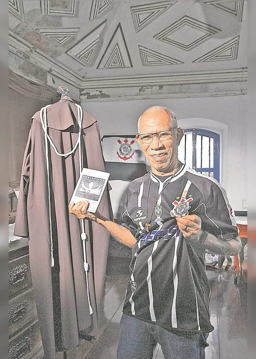 Imagem ilustrativa da imagem Frei na torcida por camisa oficial de time