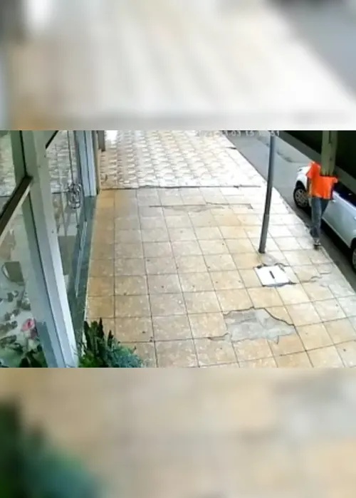 Imagem ilustrativa da imagem Covid: Homem infectado é preso por passar saliva em maçanetas de carros