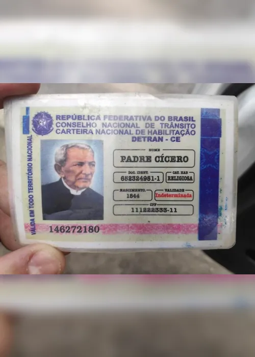 Imagem ilustrativa da imagem Idoso parado em blitz usava "carteira de habilitação" de Padre Cícero e Frei Damião