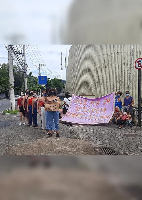 Imagem ilustrativa da imagem Mulheres fazem manifestação na porta da Câmara de Vitória