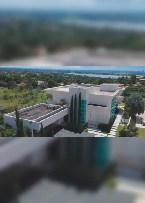 Imagem ilustrativa da imagem Flávio Bolsonaro diz que mansão de R$ 6 milhões foi comprada com venda de imóvel no Rio