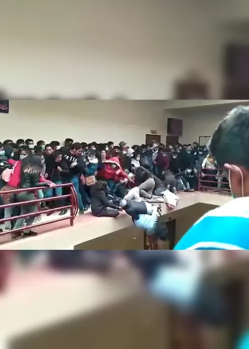 Imagem ilustrativa da imagem Parapeito cede e estudantes morrem após caírem do 4º andar em universidade