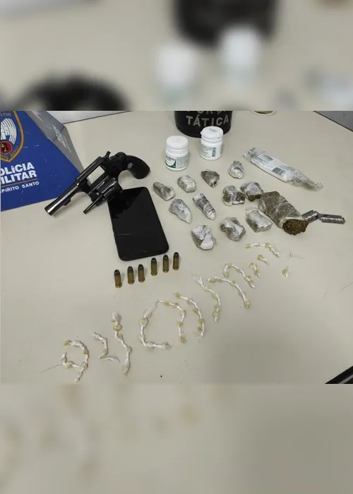 Imagem ilustrativa da imagem Policial toca guitarra após prender suspeito e vídeo viraliza