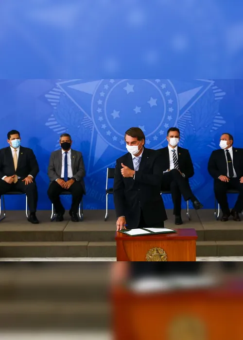 Imagem ilustrativa da imagem Em mudança de postura, Bolsonaro usa máscara e defende vacinas em evento