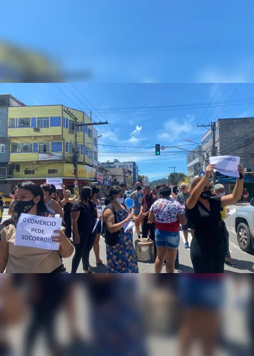 Imagem ilustrativa da imagem Comerciantes da Glória abrem as lojas e fazem protesto contra quarentena