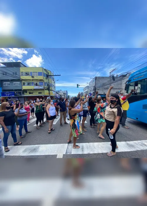 Imagem ilustrativa da imagem Protestos em várias cidades capixabas pedem reabertura de lojas