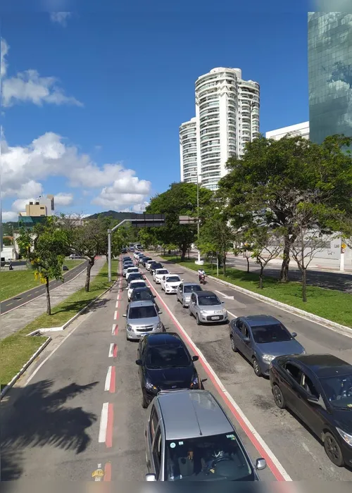 Imagem ilustrativa da imagem Motoristas e petroleiros fazem protesto contra preço do combustível