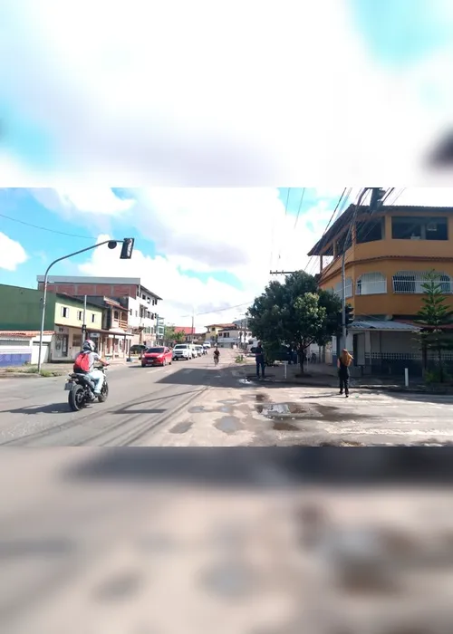 Imagem ilustrativa da imagem Empresário tem casa invadida por assaltantes e leva tiro na barriga em Vila Velha