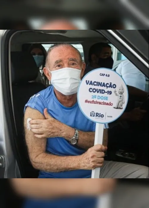 Imagem ilustrativa da imagem Renato Aragão, Michelle e Barack Obama são vacinados contra Covid