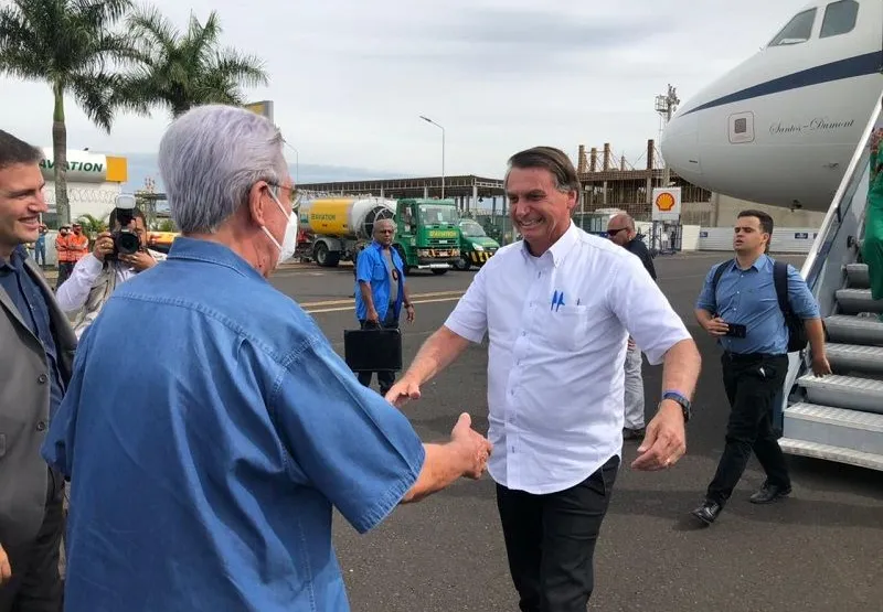 Bolsonaro é recebido pelo prefeito de Uberlândia Odelmo Leão (PP) .