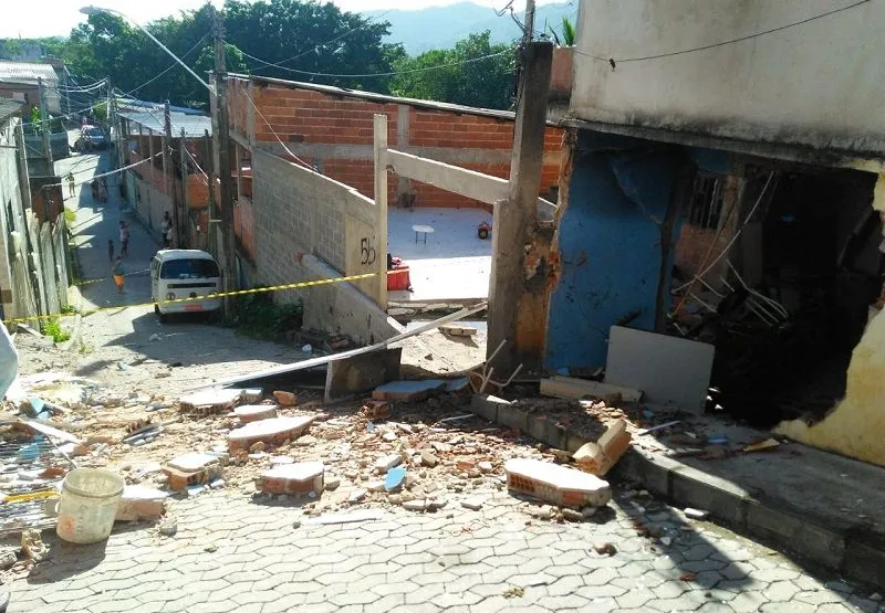 Vazamento de gás causa explosão no bairro Porto Novo, em Cariacica.