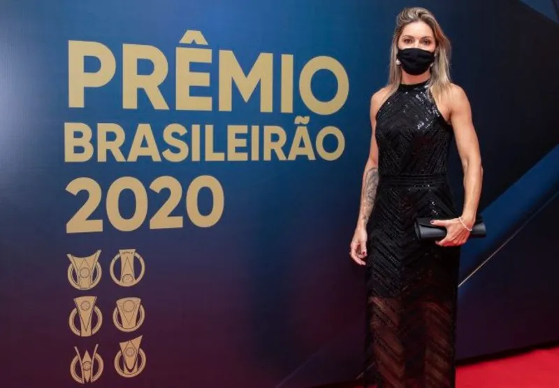 Gabi Zanotti, na cerimônia de premiação do Brasileirão