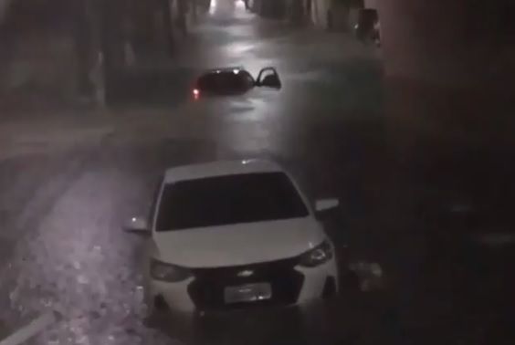 Alagamento em Vila Nova de Colares, na Serra (Foto: Reprodução vídeo/Redes sociais)