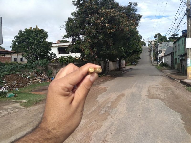 Rua onde amigos foram baleados em Jardim de Alah, Cariacica. (Foto: Fábio Nunes/AT)