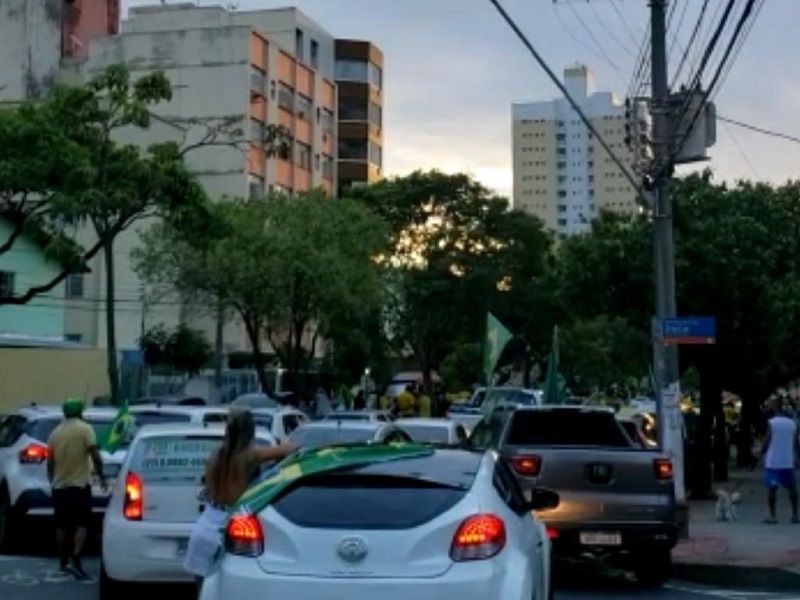 Manifestantes foram as ruas protestar contra as medidas de restrição contra a covid-19 (Foto: Divulgação)