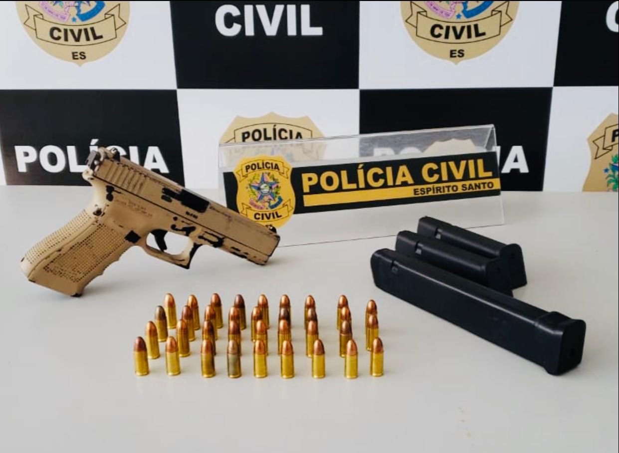 Apreensão feita durante prisão de investigado (Foto: Divulgação/ PCES)