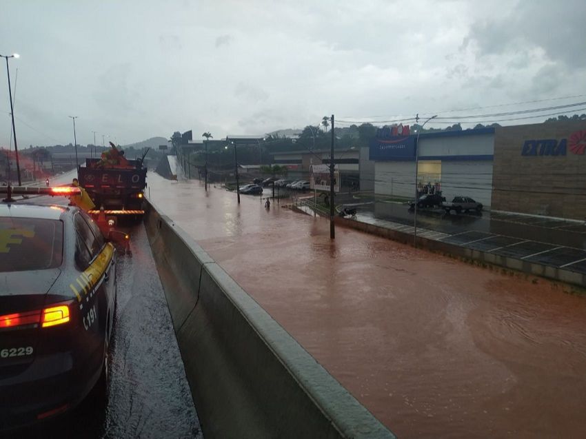 Km 299 da BR-101, em Viana (Foto: Divulgação/PRF)