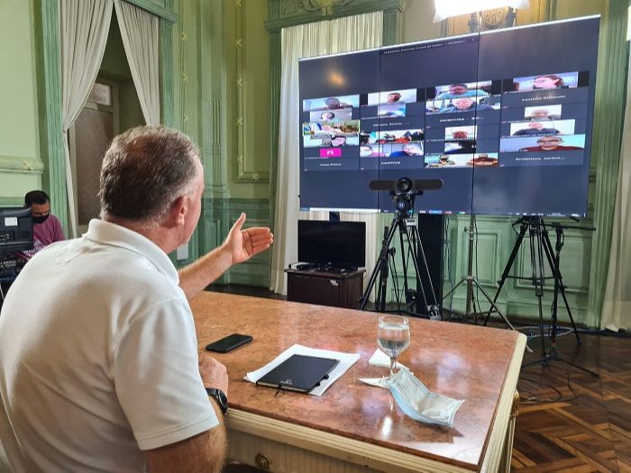 Casagrande em reunião com prefeitos e Ministério Público (Foto: Rodrigo Araújo / Governo ES)