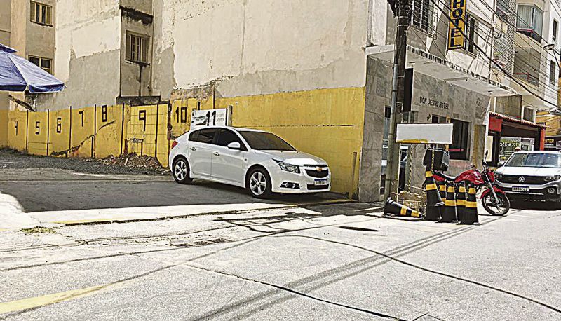 Estacionamento particular no centro de Guarapari onde, segundo o leitor, emissão de nota foi negada (Foto: Clóvis Rangel)