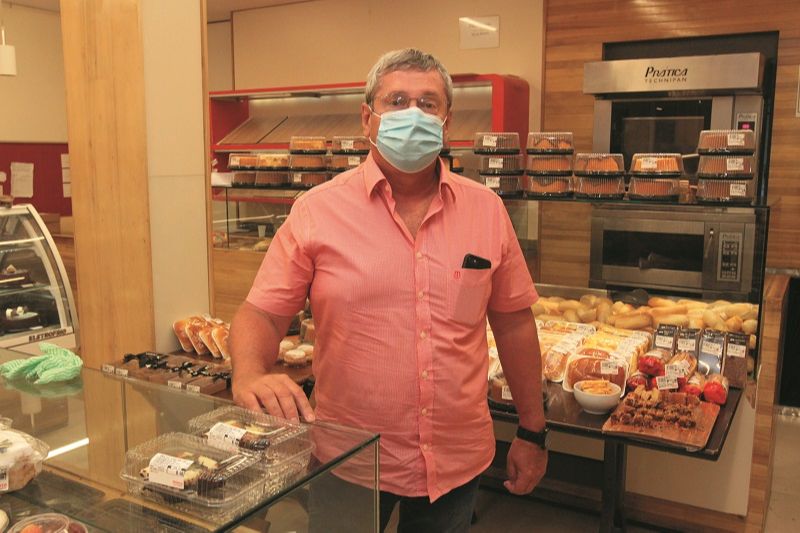 Domingos Nicolau, no ramo de padaria há 37 anos, disse que nunca fechou a padaria (Foto: Beto Morais/AT)