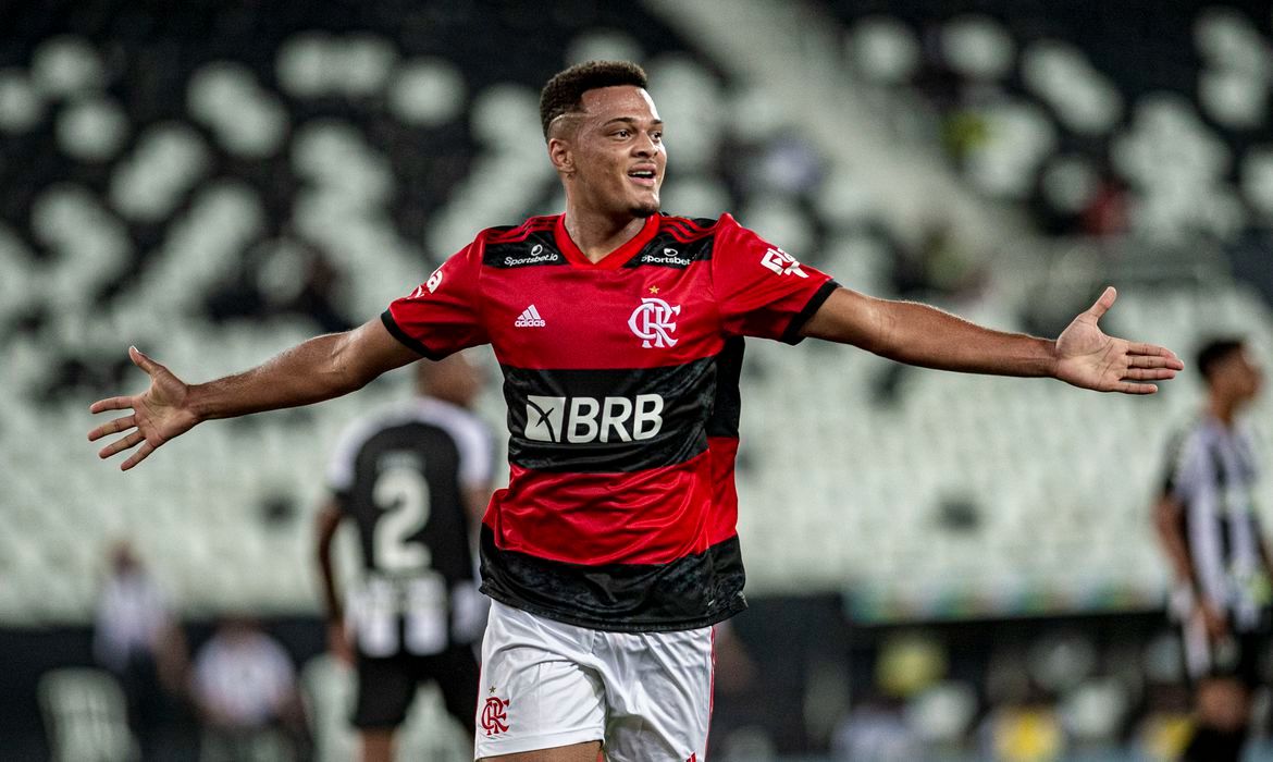 Rodrigo Muniz marca e ajuda Flamengo a derrotar Botafogo (Foto: Marcelo Cortes/ Flamengo/ Divulgação)