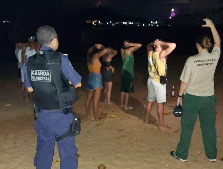 Força-tarefa da PMV encerra festa clandestina na Ilha do Frade (Foto: Divulgação / PMV)