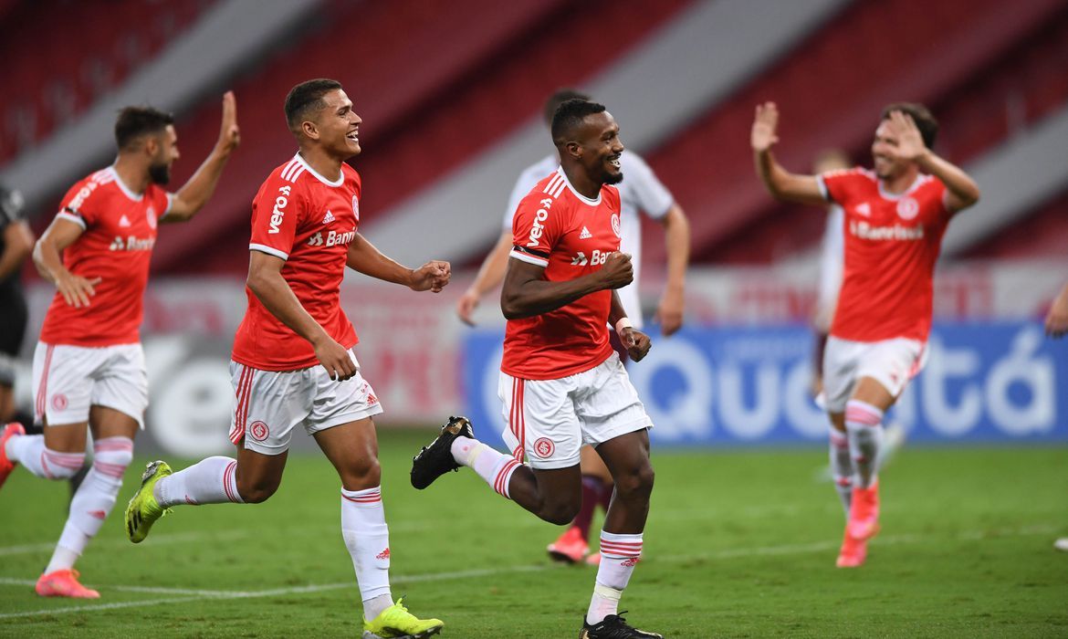Jogadores do Inter comemoram vitória contra o Caxias (Foto: Ricardo Duarte/ Internacional/ Divulgação)