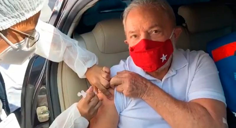 Ex-presidente Lula recebeu a vacina neste sábado (Foto: Reprodução / Facebook)