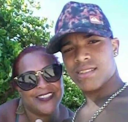 Para defender o filho, a mãe se colocou na frente dos criminosos, que executaram as vítimas (Foto: Acervo Pessoal)