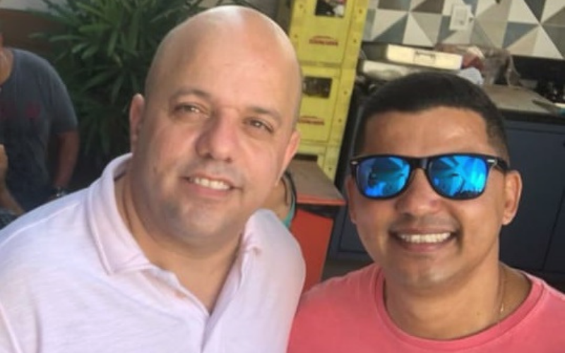 Marcelo Gobira e Lino Vidal (de óculos escuros), que morreu vítima da Covid-19 aos 42 anos (Foto: Reprodução/Acervo Pessoal)