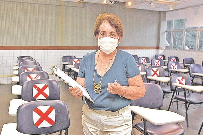 Marly Borges Pereira, aposentada, está fazendo o curso de Fonoaudiologia: “A faculdade tem sido muito boa para mim. A minha memória ficou mais ativa. Eu tenho me sentido melhor” (Foto: Kadidja Fernandes/AT)